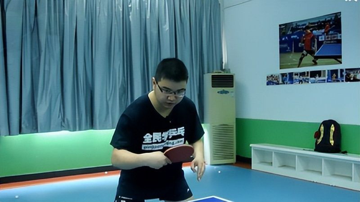 《全民学乒乓横拍篇》第6.1集:反手横拨技术特点分析|乒乓球|击球|手腕|前臂|力量_新浪体育_新浪新闻